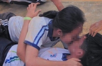 sinh vien sai gon phan ung quy dinh mac ao thun co co