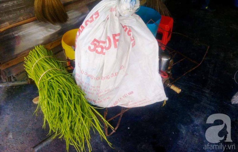 phat hien hang tan rau muong ngam hoa chat nhuom quan ao de xanh tuoi