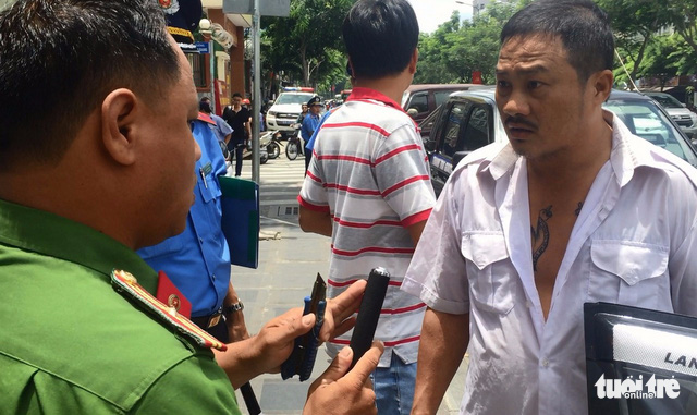 clip tai xe taxi du cam dao roc giay ruot thanh tra giao thong