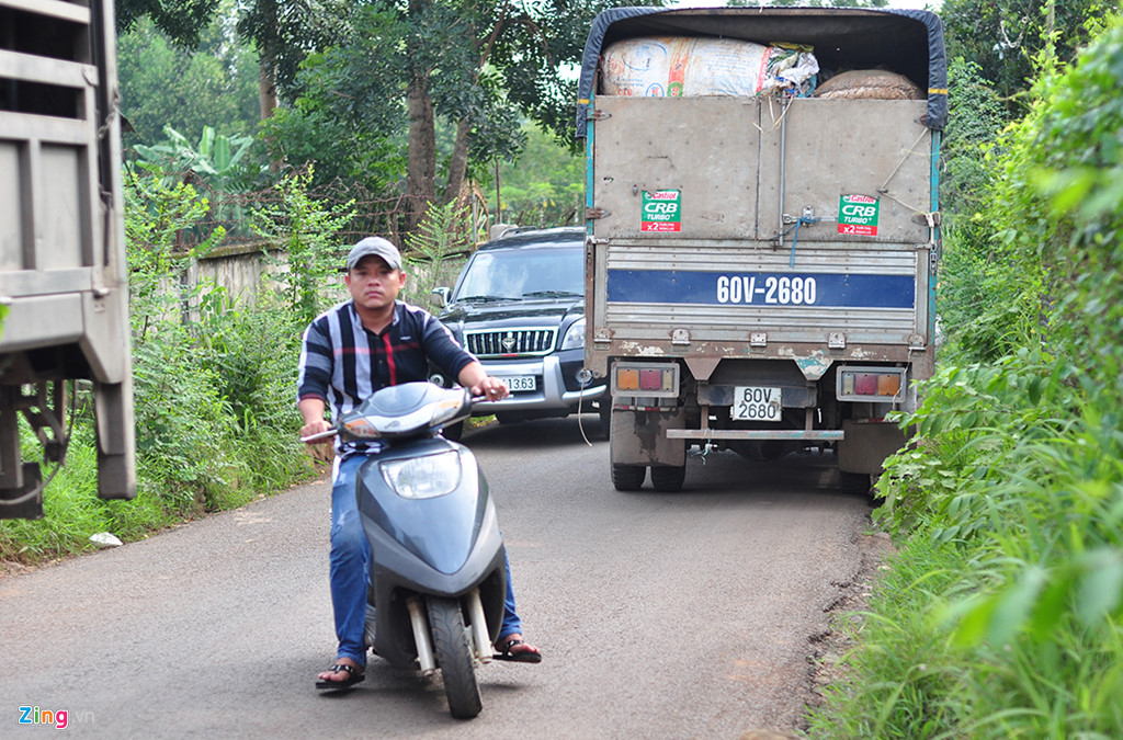 dan lan da ra duong chan oto ne tram bot