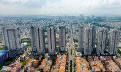 Cao ốc Sài Gòn dày đặc khiến hạ tầng giao thông quá tải