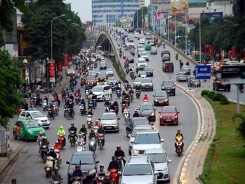 Đề xuất cấm xe taxi và xe hợp đồng tại các tuyến phố