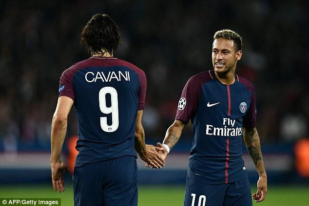 neymar alves tro tai catwalk o tuan le thoi trang paris