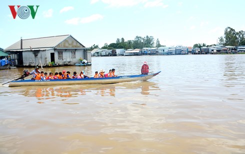 muon canh hoc sinh den truong khai giang nam hoc moi tren ca nuoc
