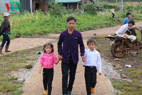 muon canh hoc sinh den truong khai giang nam hoc moi tren ca nuoc