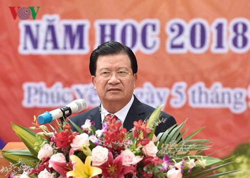 muon canh hoc sinh den truong khai giang nam hoc moi tren ca nuoc