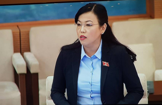 Cầm SGK lớp 1 ra Ủy ban Thường vụ QH, đề nghị Bộ GD-ĐT làm rõ có độc quyền hay không? cam sgk lop 1 ra uy ban thuong vu qh de nghi bo gd dt lam ro co doc quyen hay khong