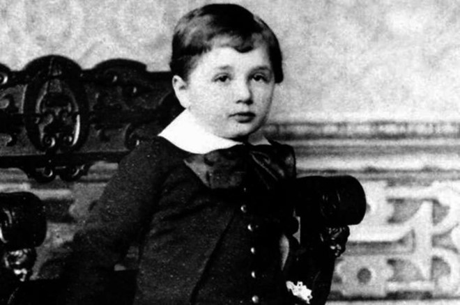albert einstein va cach hoc de giai toan cao cap nam 13 tuoi