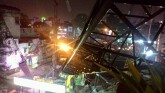 Cần cẩu khổng lồ đổ sập đè nhà dân trên đường Thụy Khuê