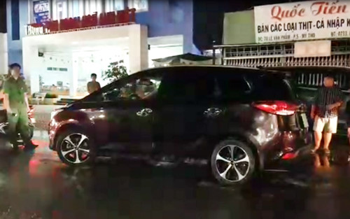 tai xe quy xuong chap tay lay thi the nan nhan