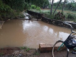 Nam sinh lớp 12 dũng cảm lao xuống dòng nước cứu người bị nạn