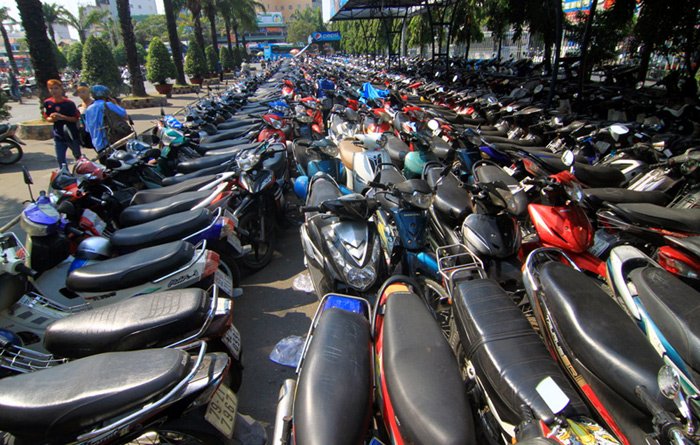 them 2 trieu xe may ra duong chinh quyen muon cam dan can cu mua
