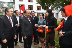 Nói về đào tạo công chức, Thủ tướng lấy ví dụ: 'Tại sao anh phê trong một hồ sơ công mà lại gọi là cháu, con'