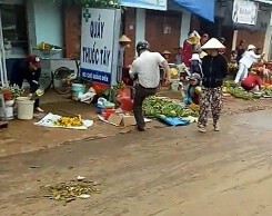Đề xuất mức kỷ luật đối với Trưởng Công an xã đá bay hàng hóa của dân