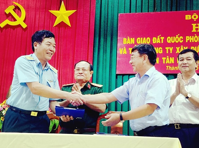 bo quoc phong ban giao hon 7300 m2 dat cho tphcm