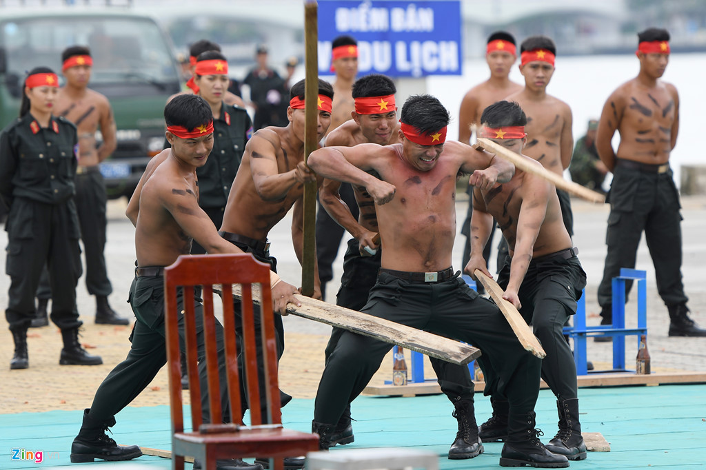 vo thuat dieu luyen cua nu canh sat co dong chuan bi bao ve apec