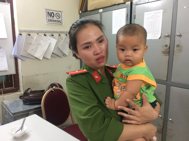 be trai duoc nu cong an cham soc chinh thuc ve voi gia dinh