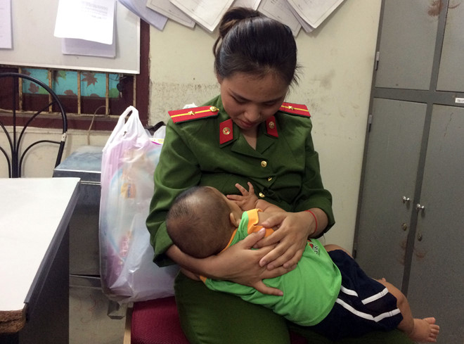 be trai duoc nu cong an cham soc chinh thuc ve voi gia dinh