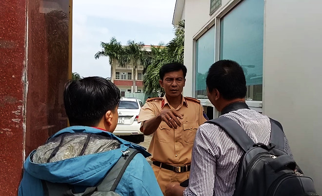 csgt dong nai khuyen tai xe khong dung tien le mua ve qua tram thu phi