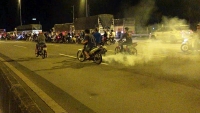 quai xe vat chan ngoi lech nguoi lao nhu bay tren quoc lo