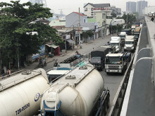 Mất 3 giờ để... qua cầu Phú Mỹ