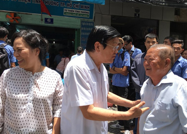 anh am ap bua com voi dan cua thu tuong vo chong nguyen chu tich nuoc