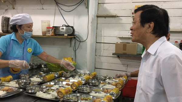 anh am ap bua com voi dan cua thu tuong vo chong nguyen chu tich nuoc
