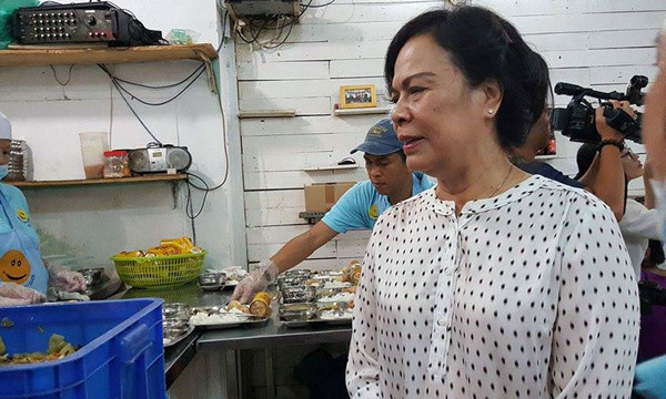 anh am ap bua com voi dan cua thu tuong vo chong nguyen chu tich nuoc
