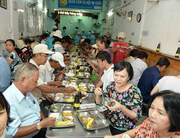 anh am ap bua com voi dan cua thu tuong vo chong nguyen chu tich nuoc