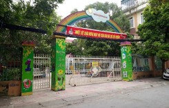 Tiền trường lên tới 1.5 triệu, phụ huynh và nhà trường bất đồng 'tự nguyện'