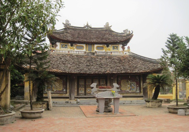 ngoi lang co hang tram giao su tien si