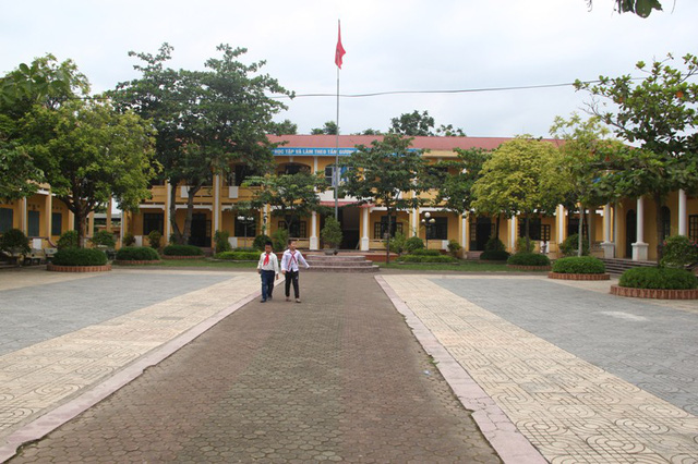 ngoi lang co hang tram giao su tien si