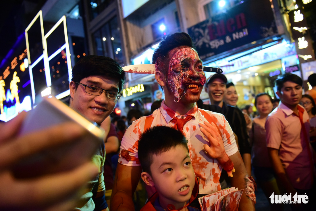 pho tay bui vien thanh bien nguoi dem halloween