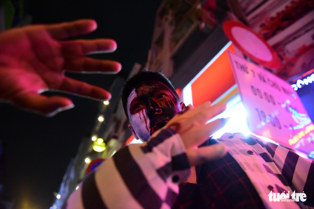 pho tay bui vien thanh bien nguoi dem halloween