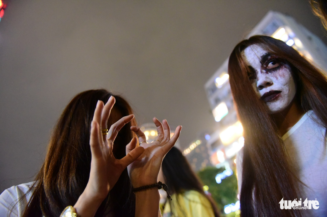 pho tay bui vien thanh bien nguoi dem halloween