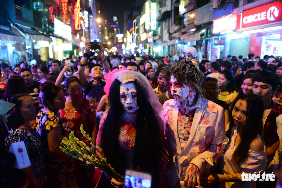 pho tay bui vien thanh bien nguoi dem halloween