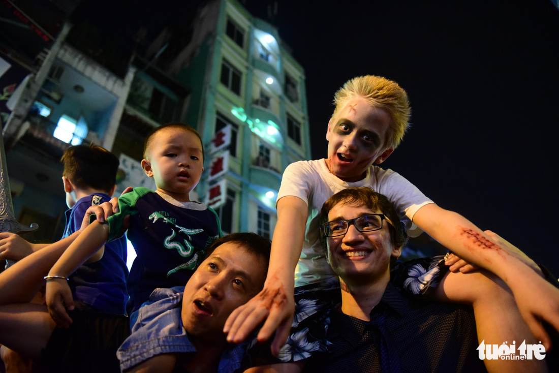 pho tay bui vien thanh bien nguoi dem halloween
