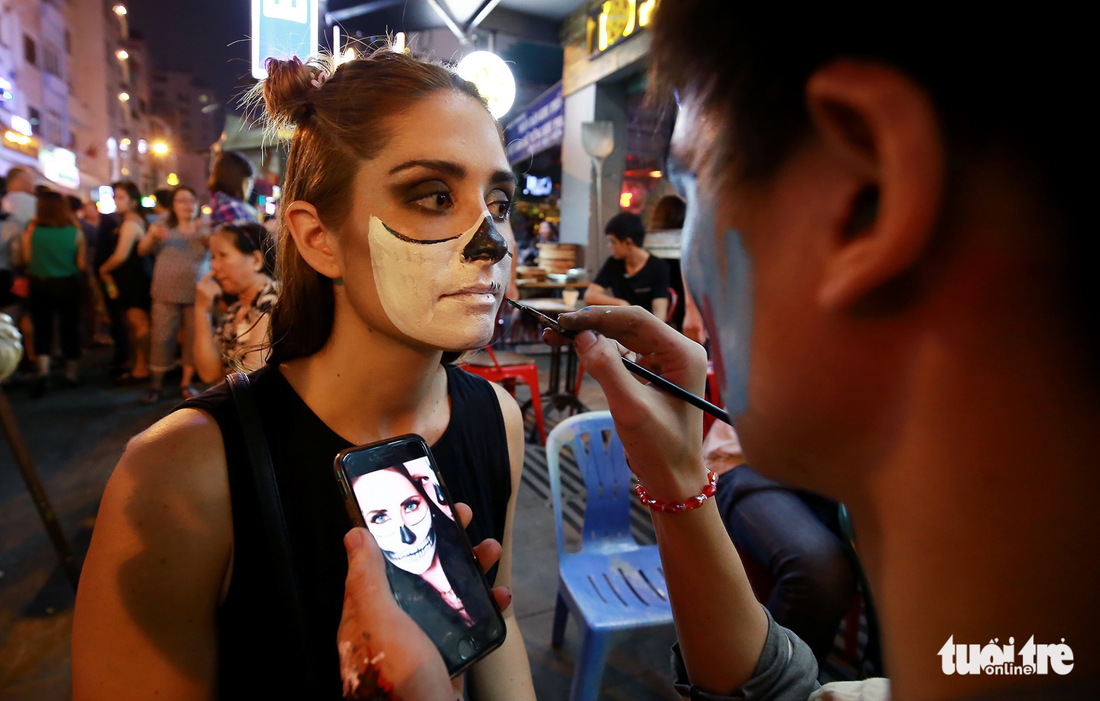 pho tay bui vien thanh bien nguoi dem halloween