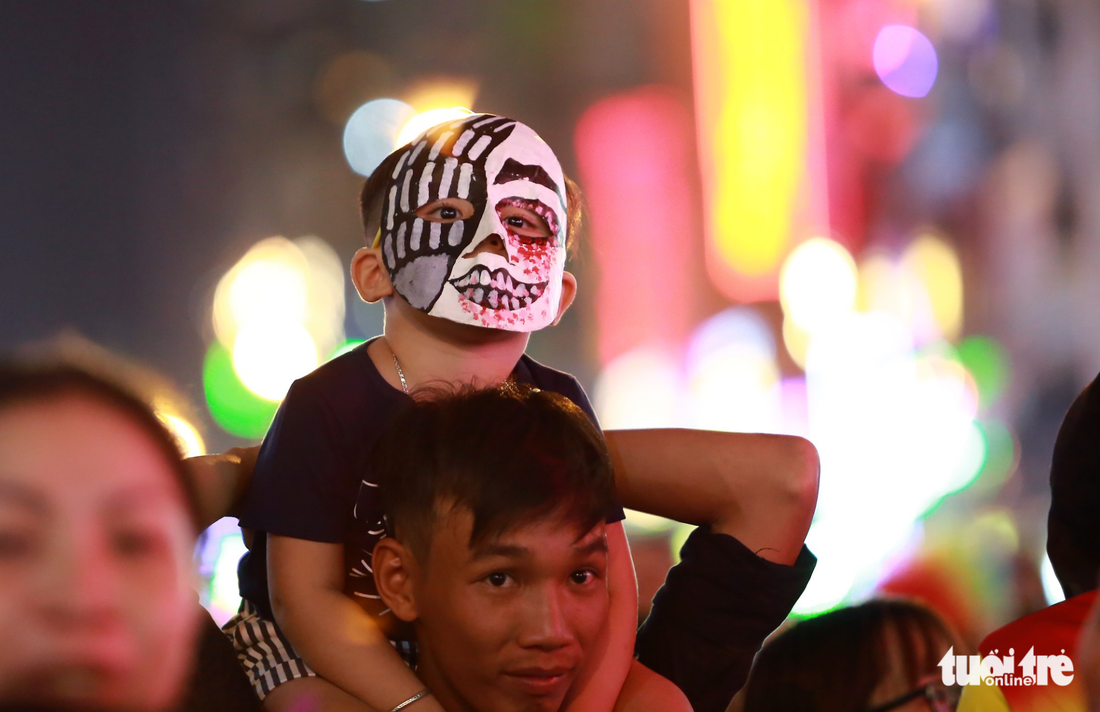 pho tay bui vien thanh bien nguoi dem halloween