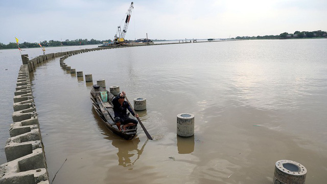 de nghi tam dung du an cong vien trai cay lan song tien