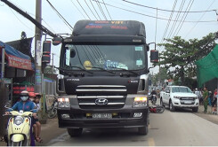 Nữ sinh 20 tuổi bị xe đầu kéo cán tử vong ở Sài Gòn