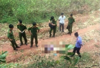 va cham voi xe tai cho dat 2 hoc sinh lop 3 tu vong thuong tam tren duong di hoc ve