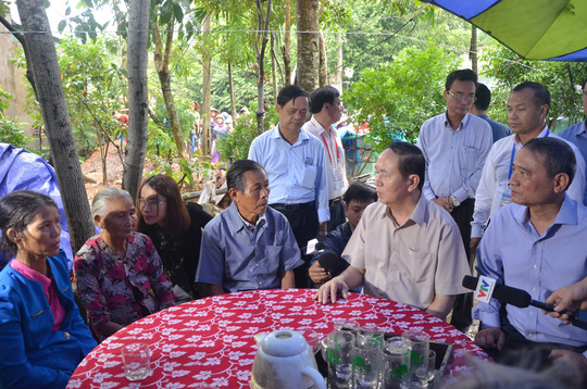 chu tich nuoc tran dai quang vao tan vung lu tham nguoi dan