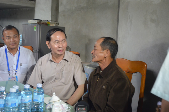 chu tich nuoc tran dai quang vao tan vung lu tham nguoi dan