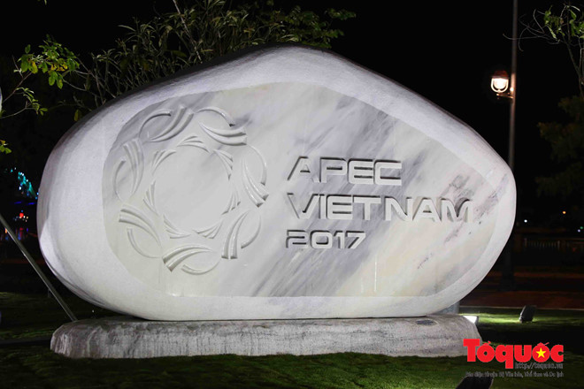 ruc ro cong vien apec 2017 ben song han tho mong