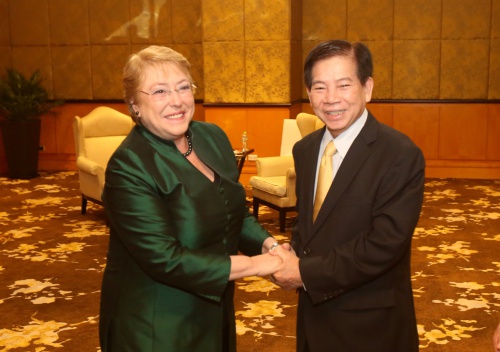 tong thong chile gap lai nguoi ban than thiet nguyen minh triet