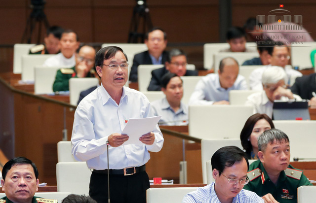 moi nguoi dan dang ganh 30 trieu dong no cong