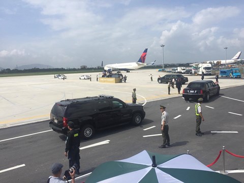 truc tiep tong thong my donald trump da toi san bay da nang