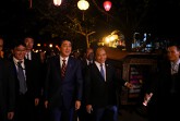 Thủ tướng Việt Nam, Nhật Bản tản bộ ở Hội An, tham quan 'thuyền hữu nghị'