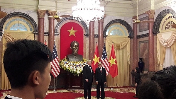 truc tiep le don chinh thuc tong thong donald trump tai phu chu tich